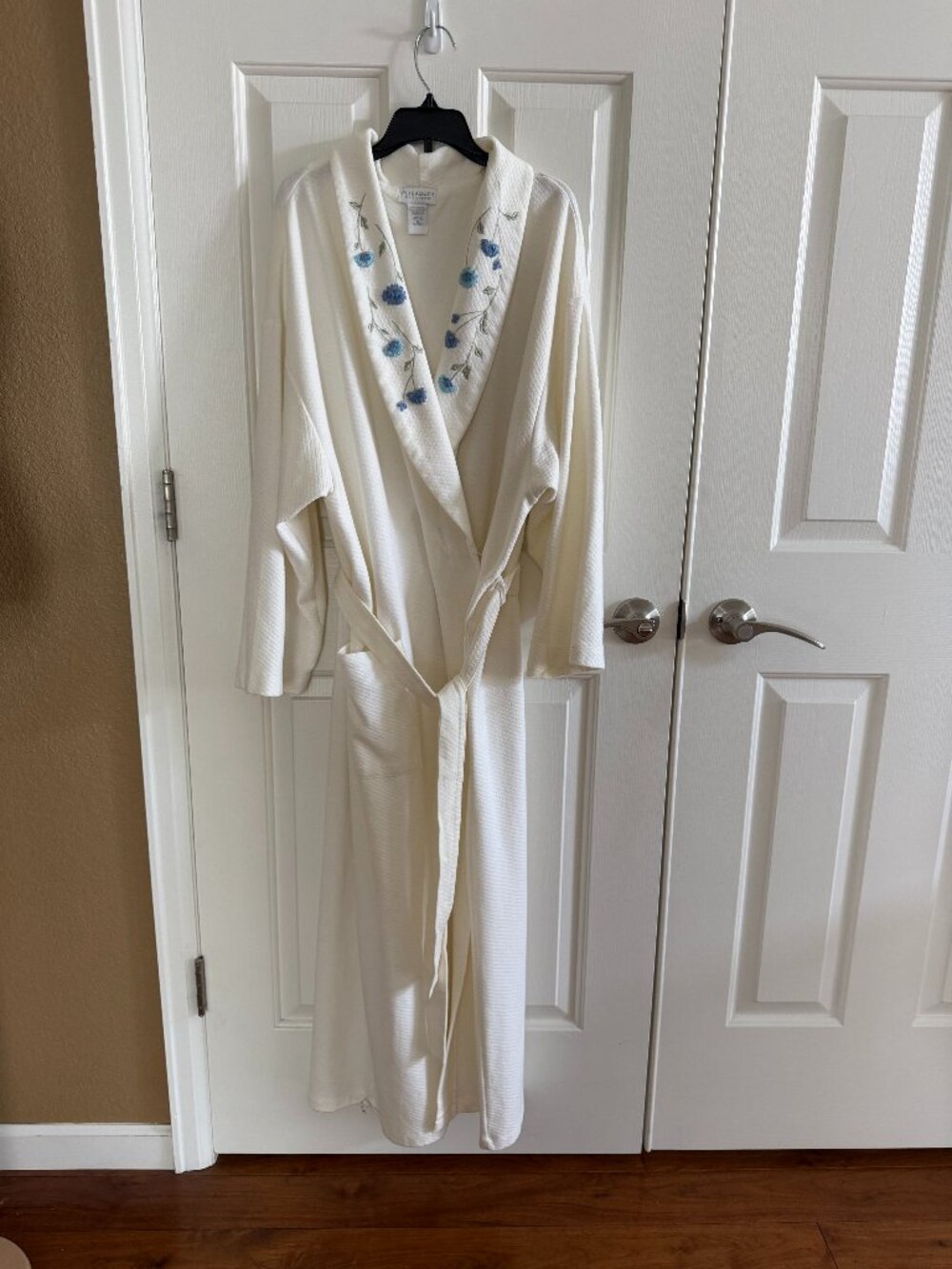 Vintage Elisabeth by Liz Claiborne White Robe Blue Floral Embroidered Belted 2X